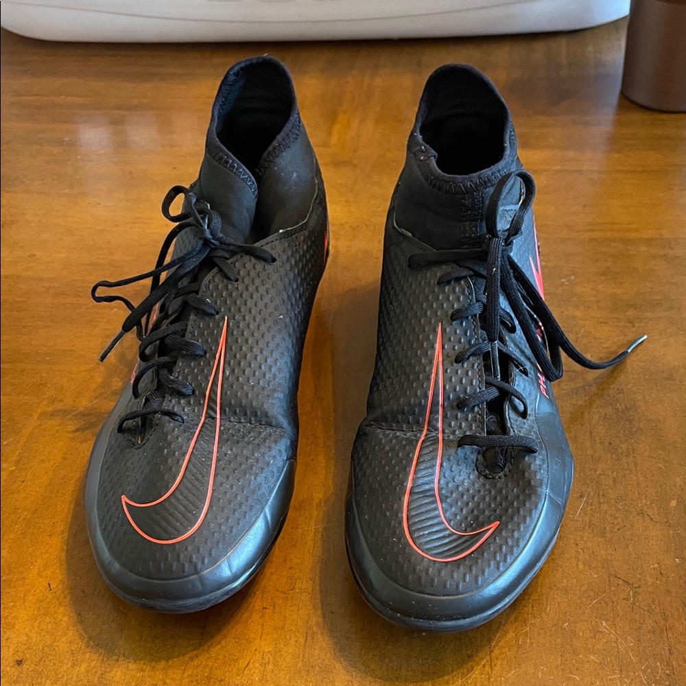 Nike Black and Red Men's Athletic Shoes